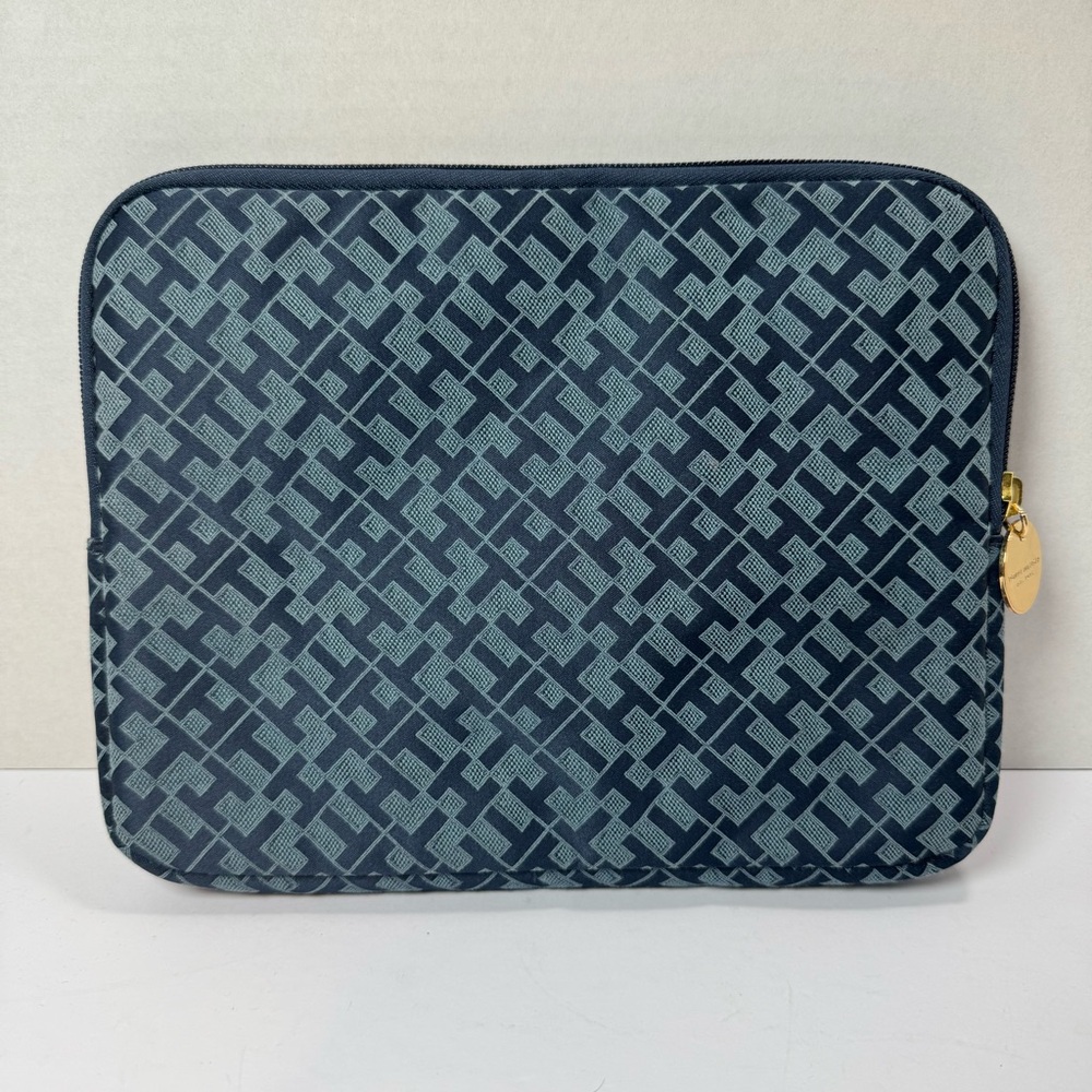 TOMMY HILFIGER Zip-Around Tablet Sleeve Pouch Carrying Case Blue Nylon Logo